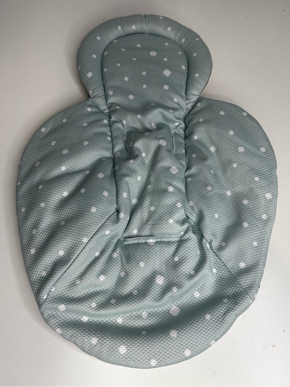 4moms Newborn Infant Insert for mamaRoo & rockaRoo White dots.